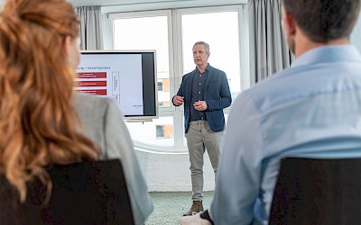 Mit Charisma zur autoritären, lateralen Führungskraft