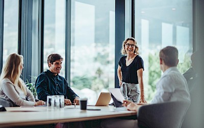 Mitarbeiter in Seminar zur Visualisierung von Corporate Learning